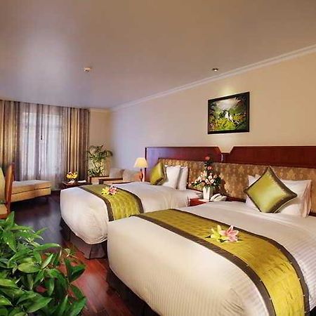 First Executive Wing Hotel ホーチミン市 エクステリア 写真